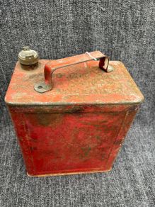 Vintage oil can