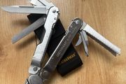 leatherman Supertool 300 camping pliers USA made fishing edc multitool