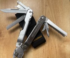 leatherman Supertool 300 camping pliers USA made fishing edc multitool