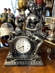 Juliana collection clock