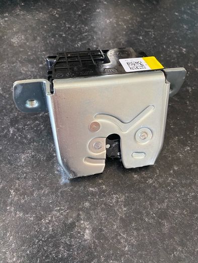 Kia Sportage 2026 boot struts and latch