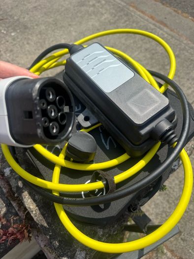 Type 2 car charger. 3 pin plug