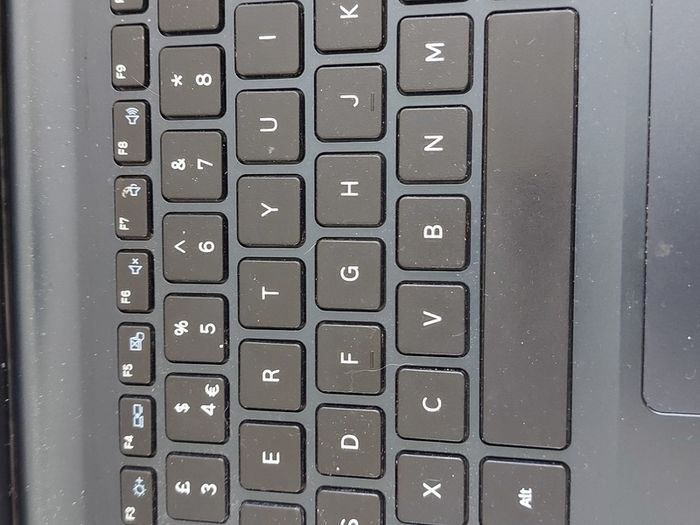 SAMSUNG Notebook Model NP915S3G, Quad Core Processor, 1.4GHz, 4GB Ram, 128GB SSD, Windows 10, Microsoft Edge, Chrome and VLC