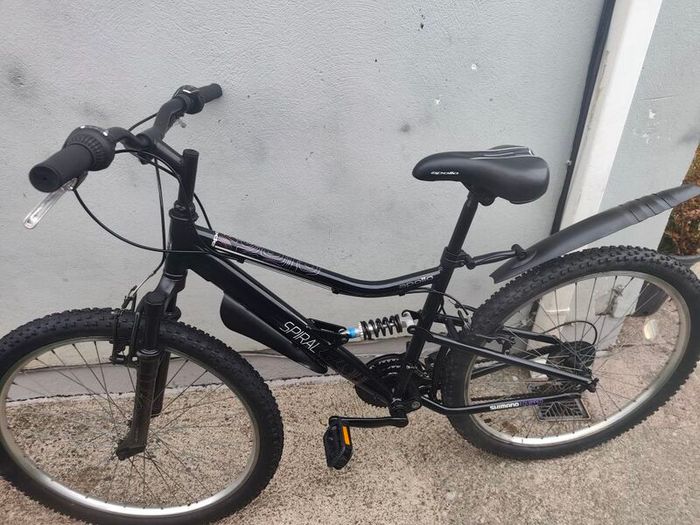 Apollo spiral 17"women bike with 27'5 wheels ready to drive !