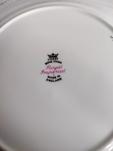 Set of 6 vintage plates