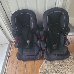 2 car seats