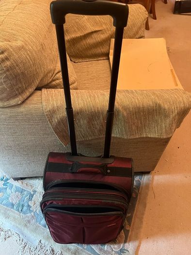 Rolling suitcase