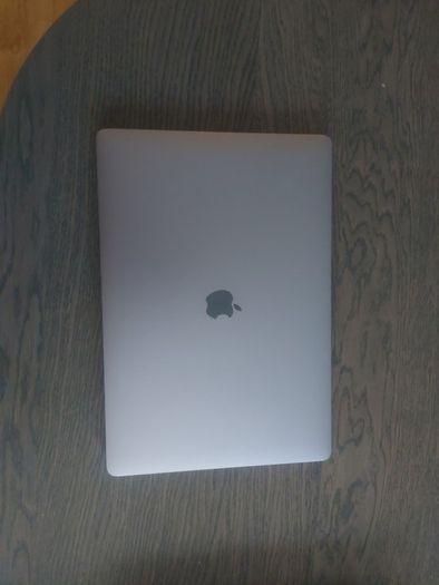 MacBook Pro 2019 16 Inch screen