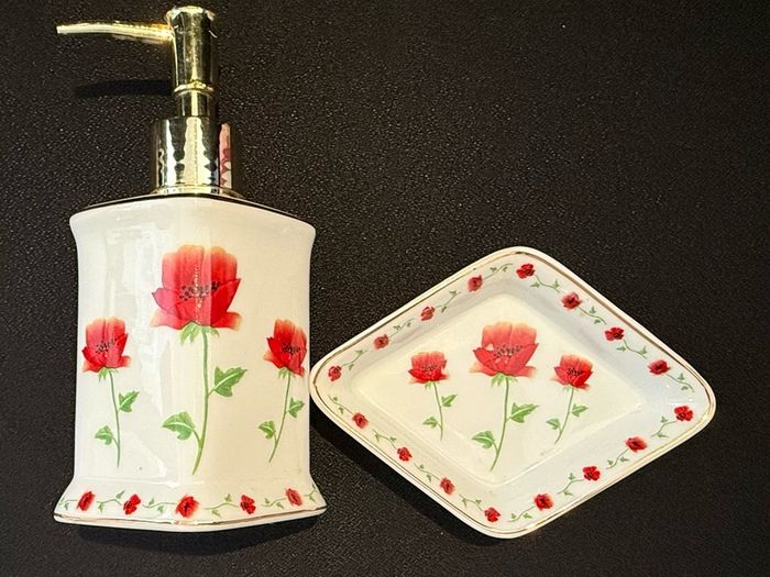 Leonardo Collection Soap Dispenser Bathroom Set.