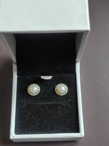 Ur and Penn 9ct gold earrings