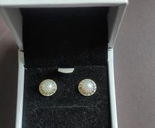 Ur and Penn 9ct gold earrings