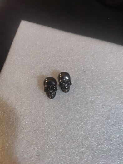 skull stud