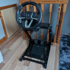 SIM Racing Wheel and Pedals