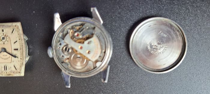 Lot of 7 non- working wristwatches
