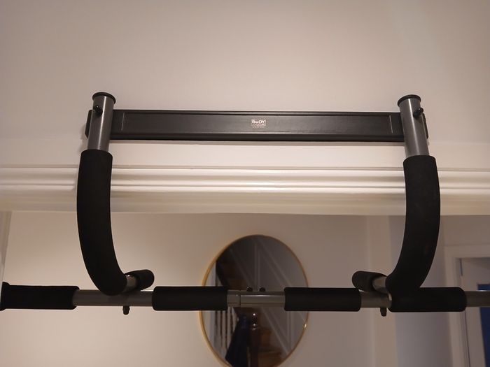 Pull up bar