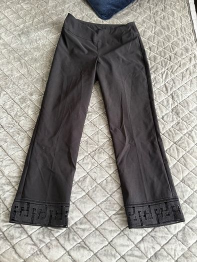 JOSEPH RIBKOFF Guipure Lace Cropped Trousers