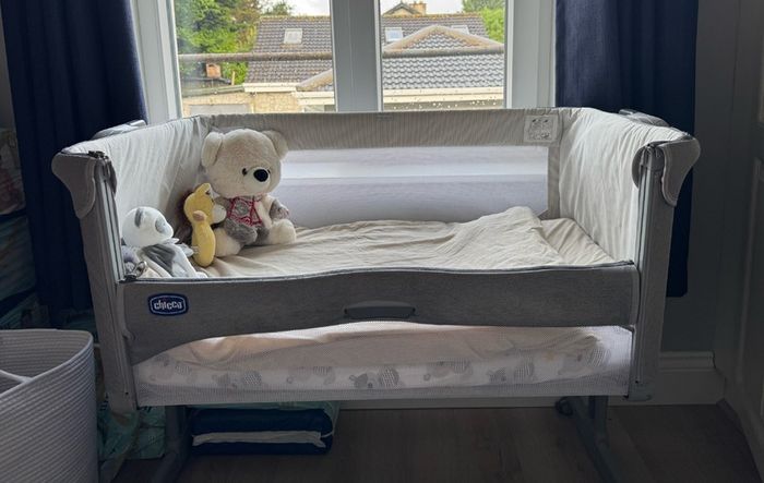 Chicco Next2Me Bedside Crib