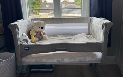 Chicco Next2Me Bedside Crib