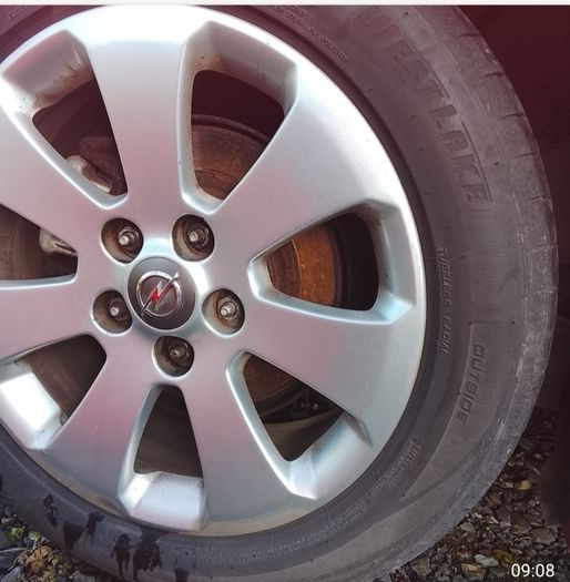 Alloys and tyres in great condition.size 225/50r17