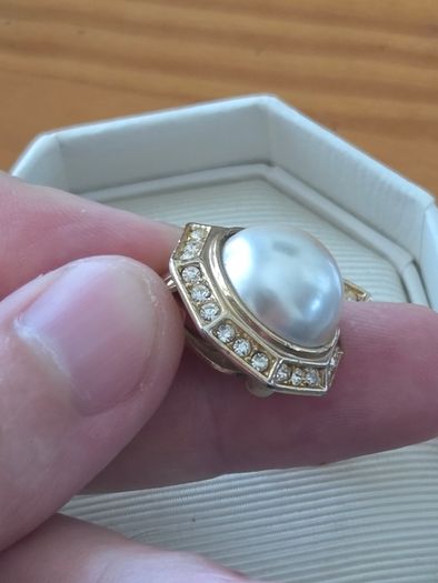 1980's Gold Tone Pearl Clip on Earrings
