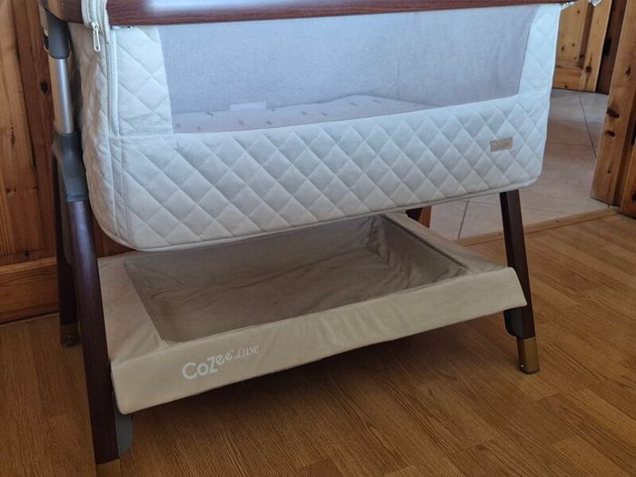 Tutti Bambini CoZee Luxe Bedside Crib, in the walnut/cream