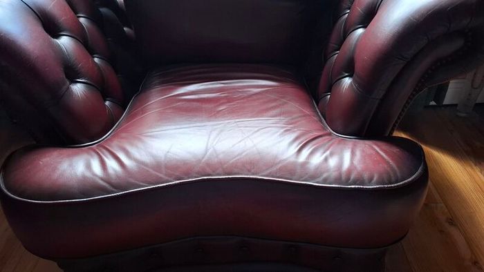 Leather Chesterfield 3 piece suite ( 3-2-1 with sprung pullout bed)