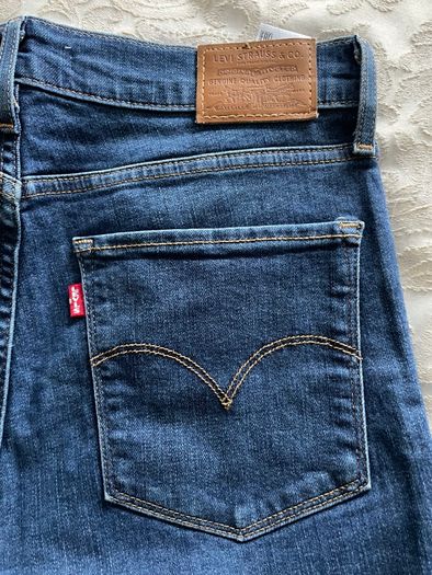 Levi's 724 High Rise Straight Jeans - W29 L32 - Premium Italian Denim