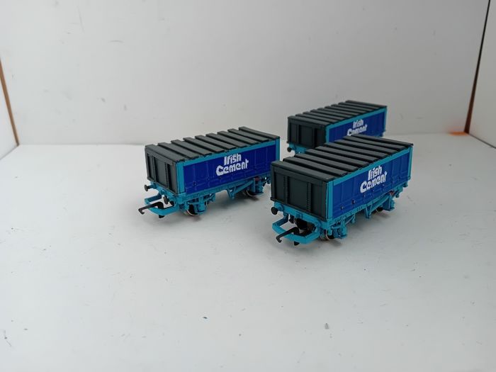 Model Railway Irish Cement Pallet Wagons