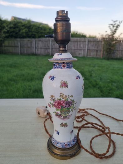 Chinoiserie porcelain table lamp