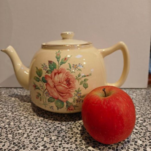 Vintage early 1930s 40s Arklow teapot