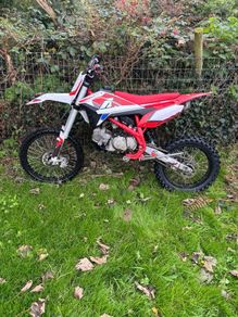 Apollo 140cc dirt bike