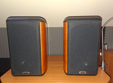 Original first-generation Opera Mezza speakers