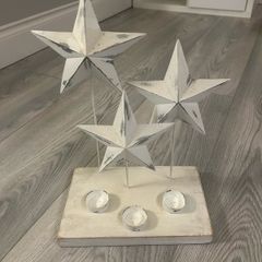 Tee light candle holder with 3 metal stars