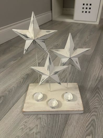 Tee light candle holder with 3 metal stars