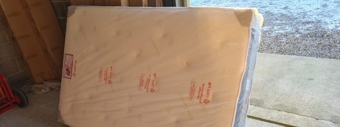 New Single, Double, King & Superking Tufted Sprung Memory Foam Mattresses In Stock