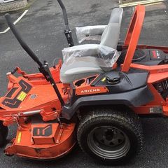 Ride on lawnmower