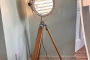 Tripod lamps
