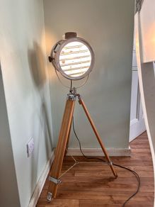 Tripod lamps