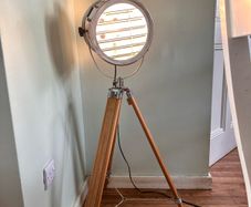 Tripod lamps