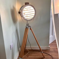 Tripod lamps