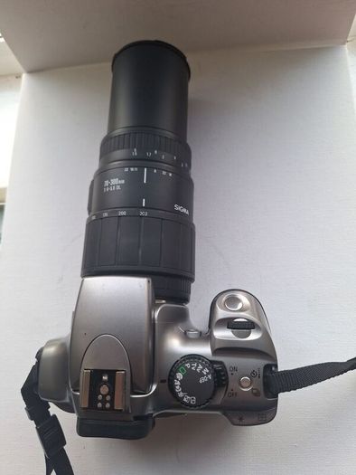 Canon EOS 300D digital SLR camera