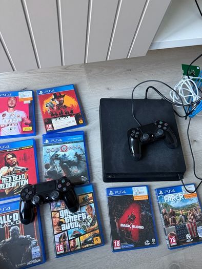 PS4 500GB + Games & 2 Controllers