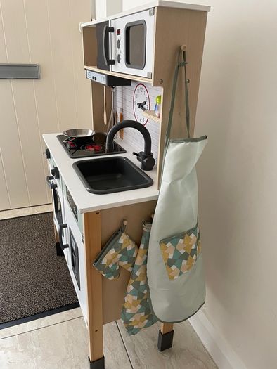 Toy kitchen