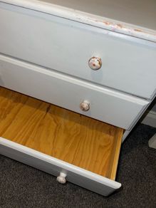Chest of drawers