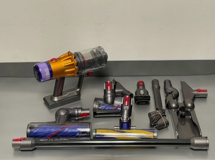 Dyson v12