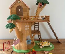 Sylvanian Treehouse & extra accessories!
