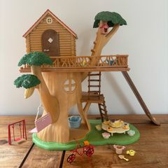 Sylvanian Treehouse & extra accessories!
