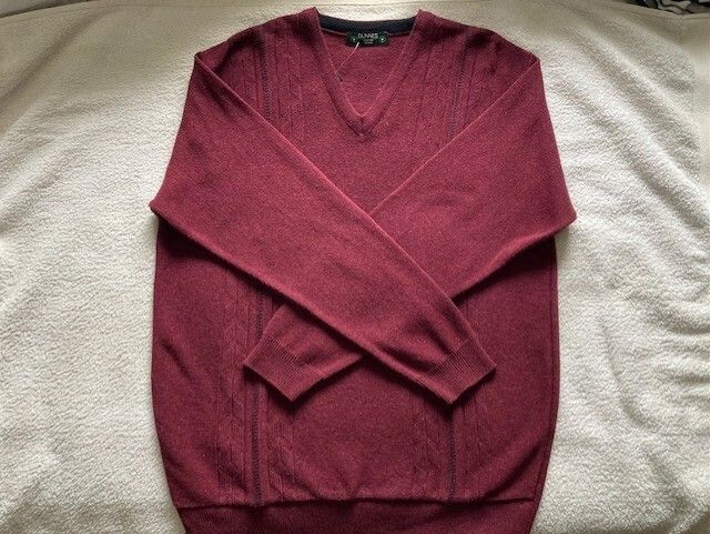 Jumper Size Medium (38-40ins 97-102cms). New