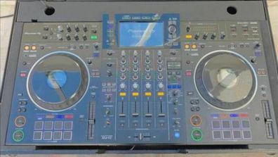 Pioneer DJ XDJ-XZ with Flight Case