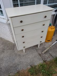 Chest of drawers